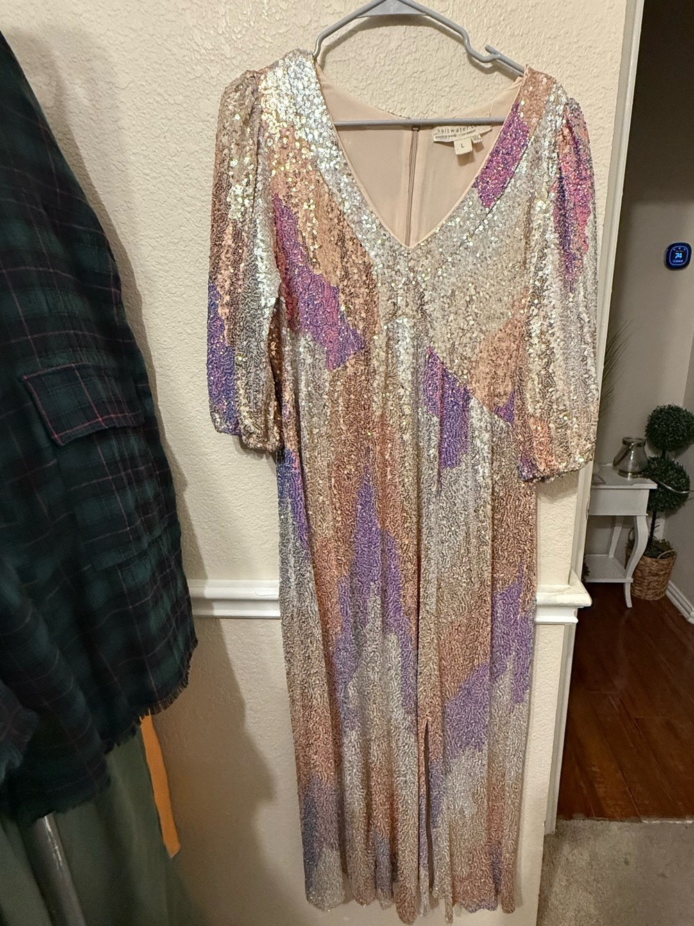 Sequin V-Neck Midi Dress in Iridescent Midi Dress. Size Large Saltwater luxe - Picture 15 of 15